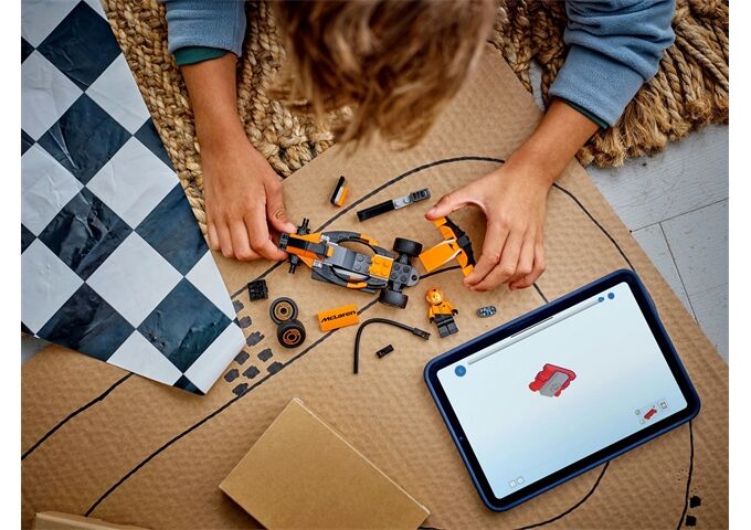 LEGO® LGO City F1 Rennfahrer mit McLaren Rennauto