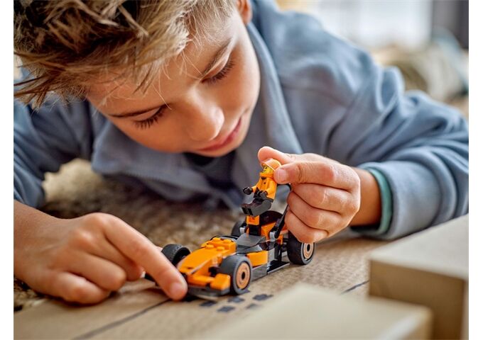 LEGO® LGO City F1 Rennfahrer mit McLaren Rennauto