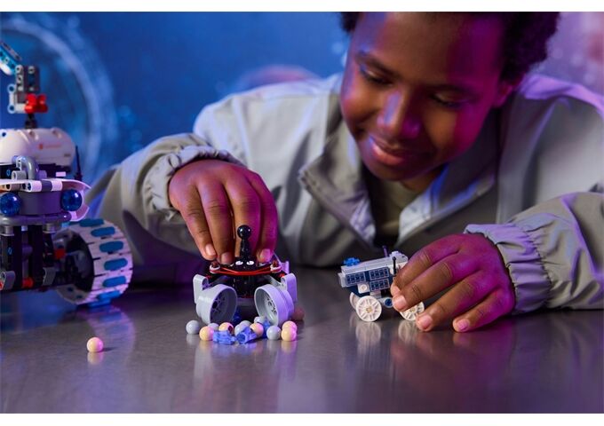 LEGO® Technic Lunar Outpost® Mondrover-Raumfah