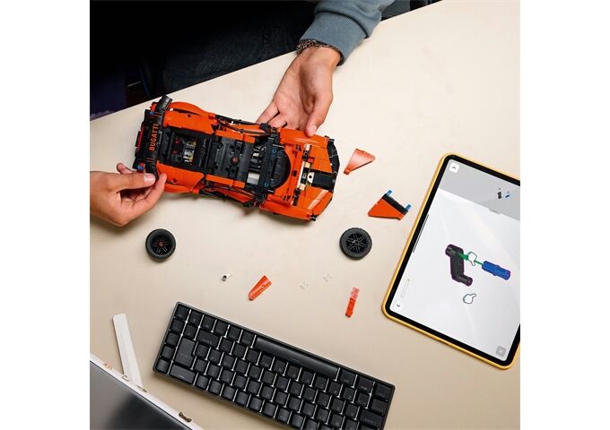 LEGO® Technic Bugatti Chiron Pur Sport Hyperca